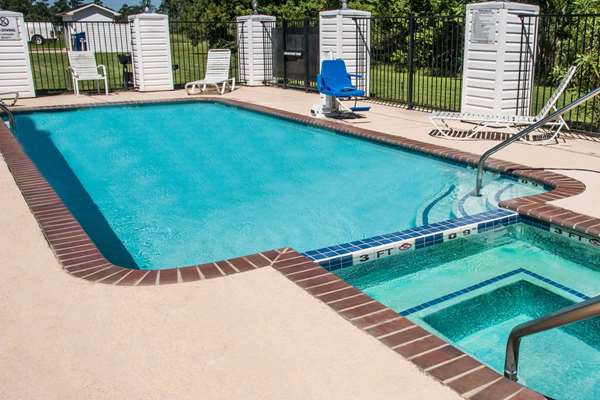 Pool - Super 8 Hotel Kountze