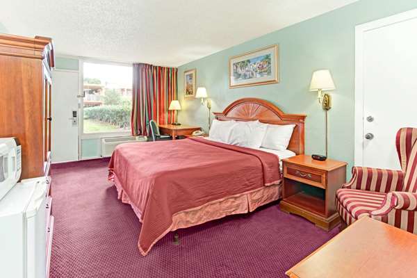  - Howard Johnson Inn Tropical Palms Kissimmee