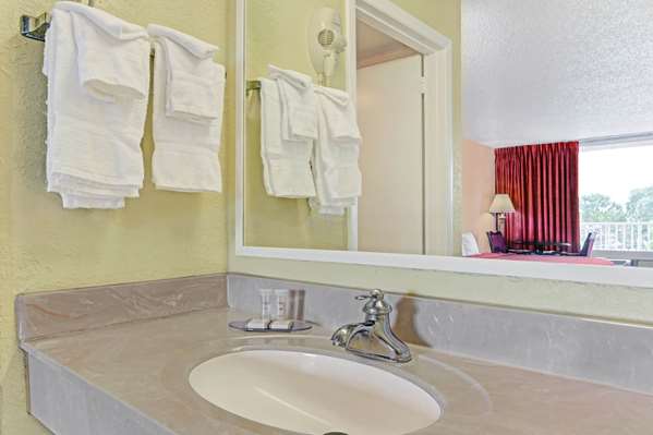  - Howard Johnson Inn Tropical Palms Kissimmee