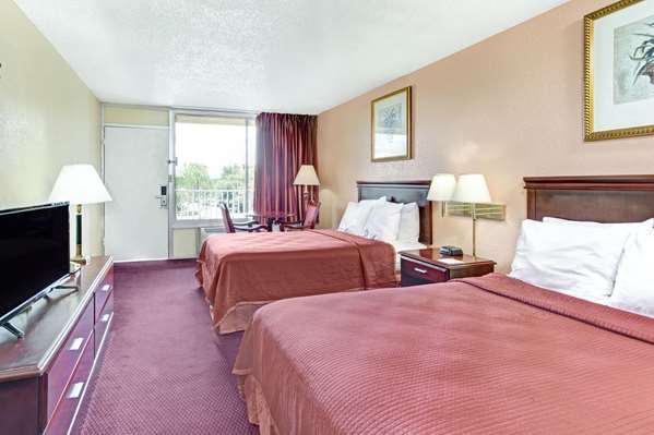  - Howard Johnson Inn Tropical Palms Kissimmee