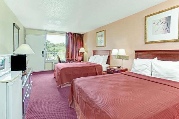  - Howard Johnson Inn Tropical Palms Kissimmee