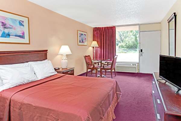  - Howard Johnson Inn Tropical Palms Kissimmee