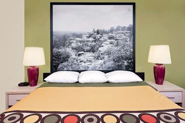  - Super 8 Hotel Metropolis - I-24, Exit 37