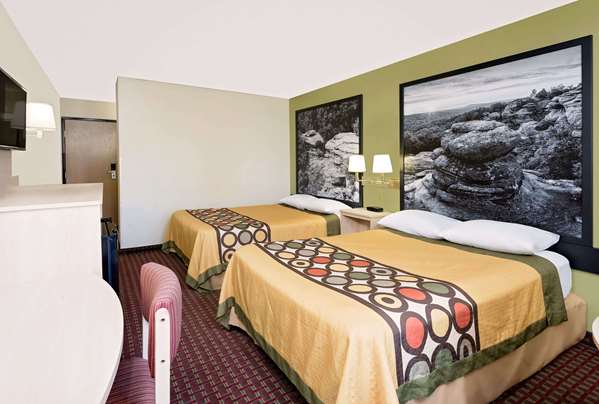  - Super 8 Hotel Metropolis - I-24, Exit 37