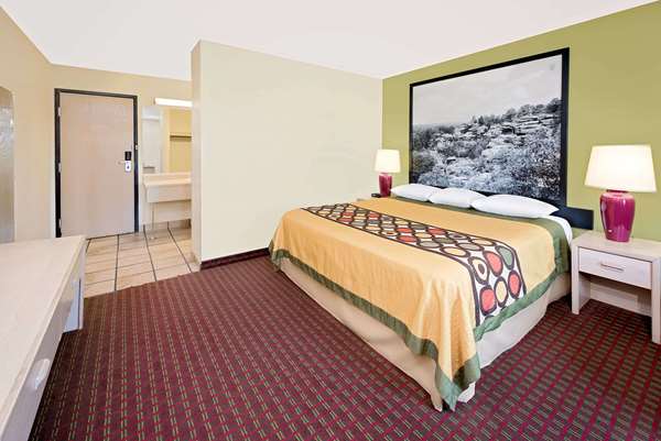  - Super 8 Hotel Metropolis - I-24, Exit 37