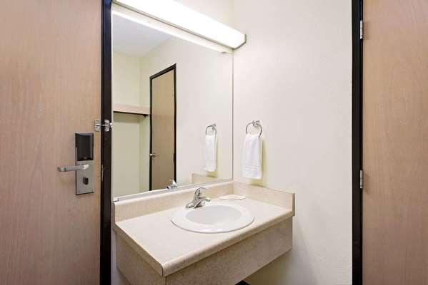  - Super 8 Hotel Metropolis - I-24, Exit 37