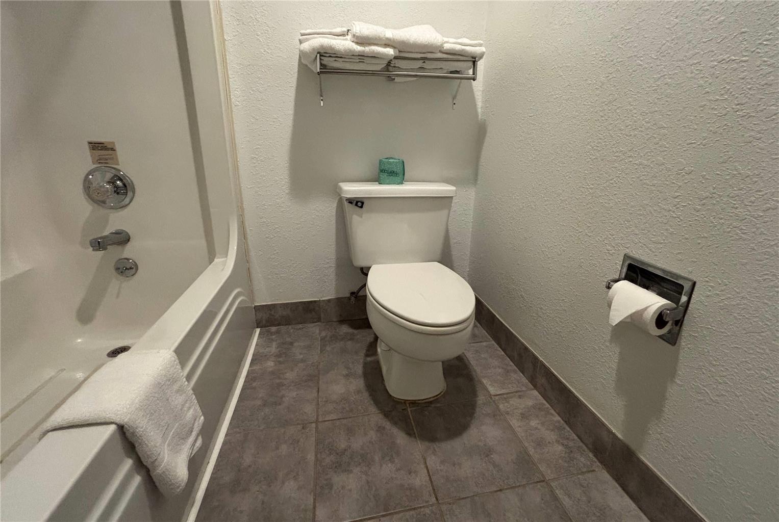 SUPER 8 BY WYNDHAM METROPOLIS-guestroom-Guest Room,Bathroom,On-Site.jpg