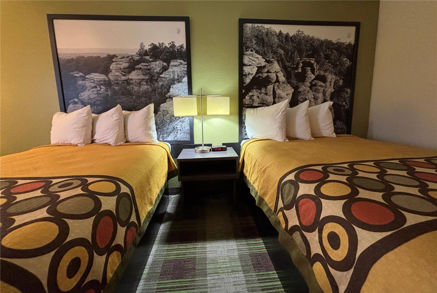 SUPER 8 BY WYNDHAM METROPOLIS-guestroom-Guest Room,On-Site.jpg