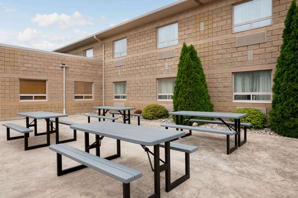 Bar - Days Inn Leamington