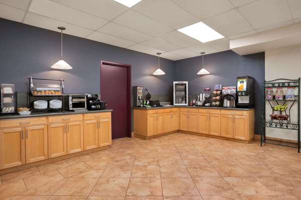 Restaurant - Days Inn Leamington