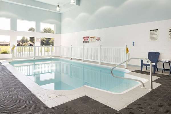 Pool - Days Inn Leamington