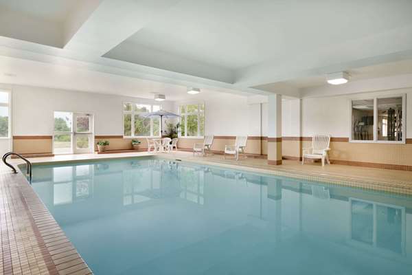 Pool - Days Inn Orillia