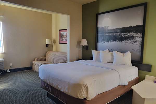 Suite - Super 8 Hotel Troy