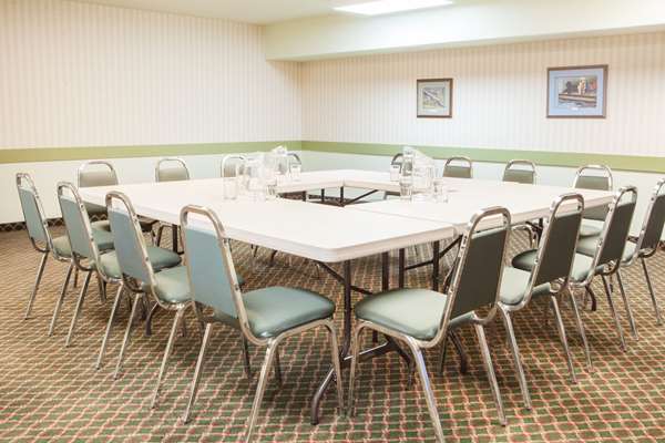  - Super 8 Hotel Swan River