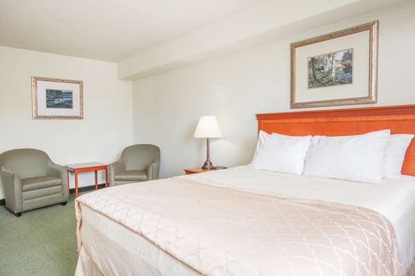  - Super 8 Hotel Swan River