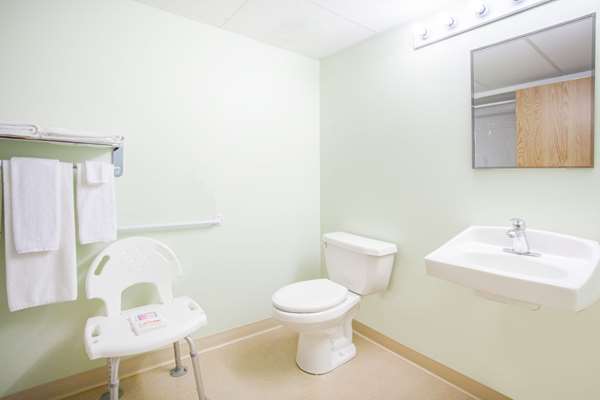  - Super 8 Hotel Swan River