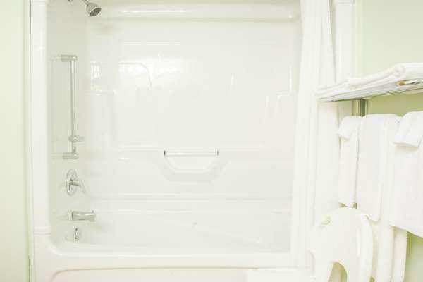  - Super 8 Hotel Swan River