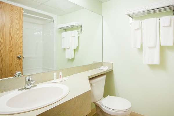  - Super 8 Hotel Swan River