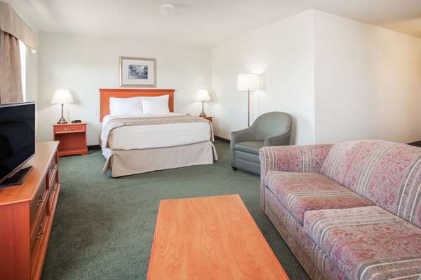  - Super 8 Hotel Swan River