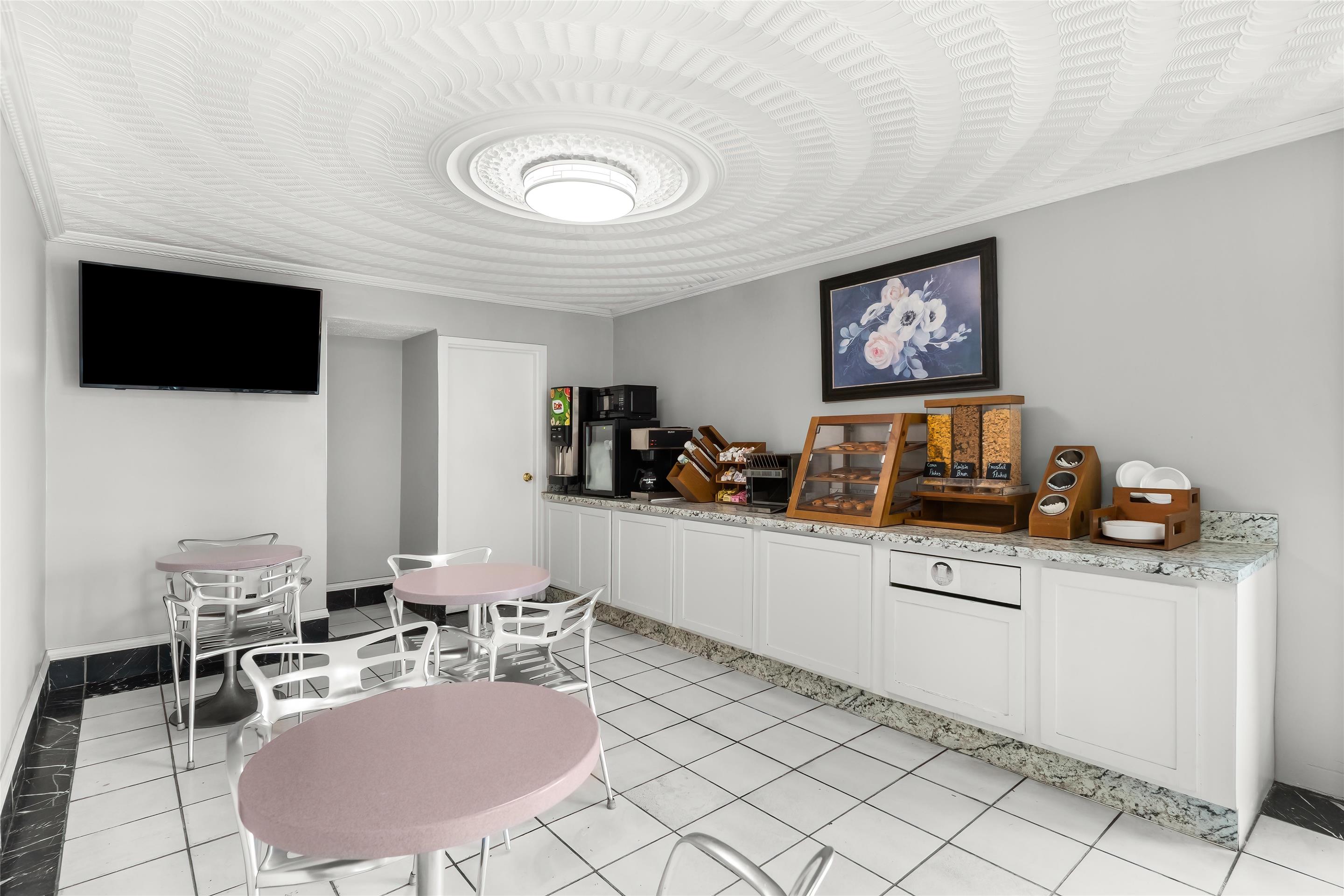 VA BreakfastArea | Knights Inn Virginia Beach Lynnhaven