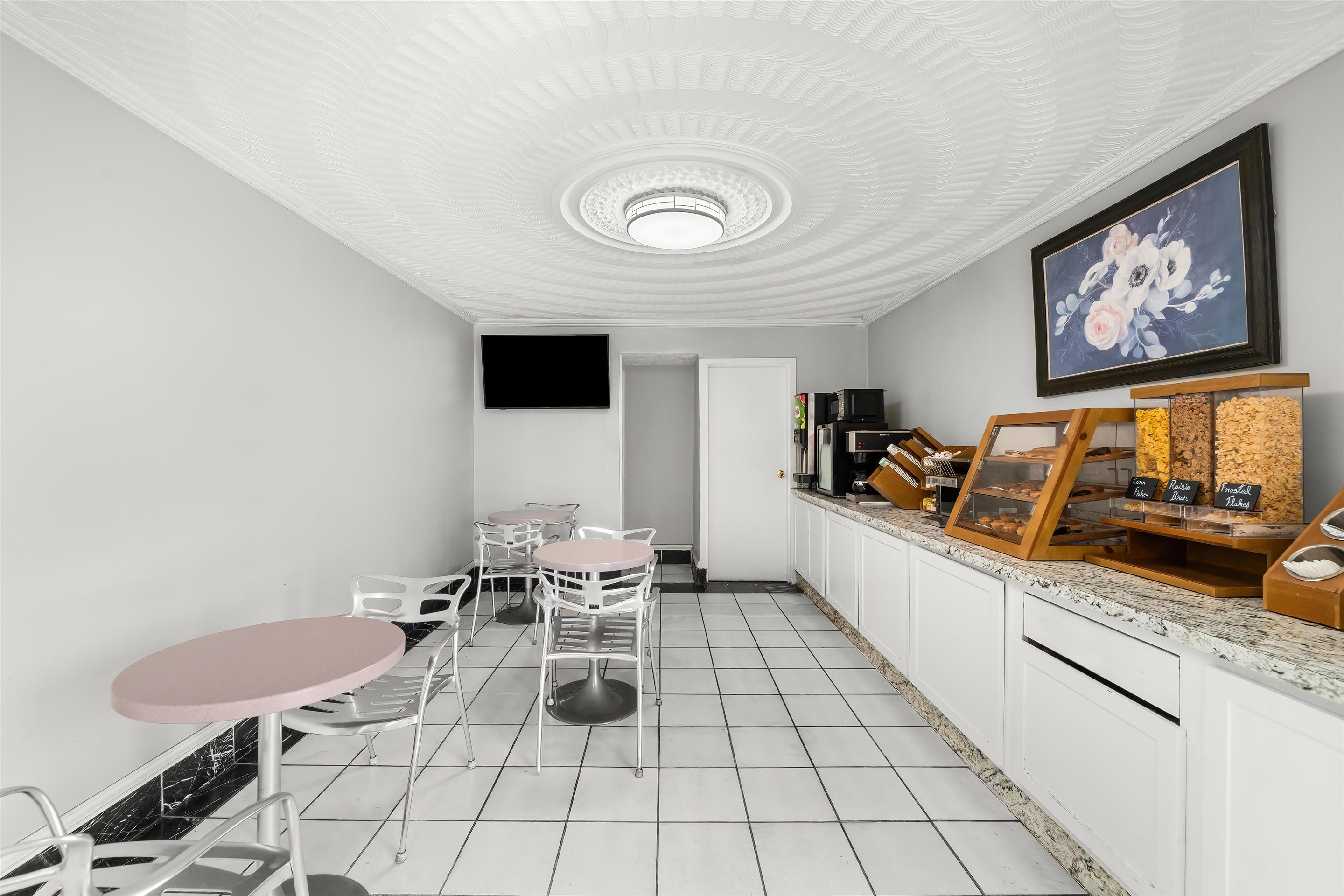 VA BreakfastArea | Knights Inn Virginia Beach Lynnhaven