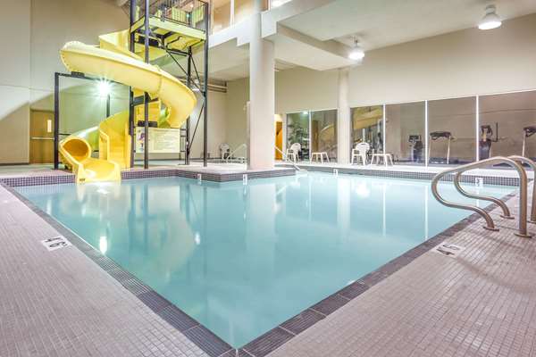 Pool - Super 8 Hotel Abbotsford
