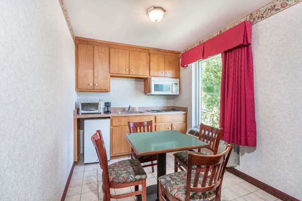 Suite - Days Inn Glen Allen - I-95, Exit 83