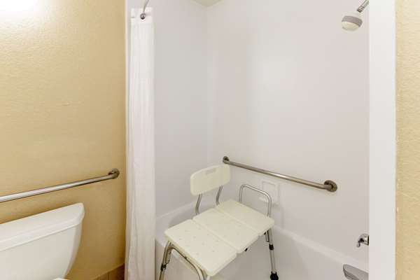  - Days Inn Airport West Oklahoma City - I-40, Exit 145