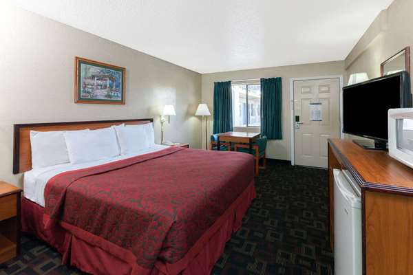  - Days Inn Airport West Oklahoma City - I-40, Exit 145
