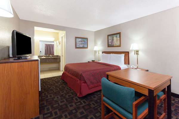  - Days Inn Airport West Oklahoma City - I-40, Exit 145