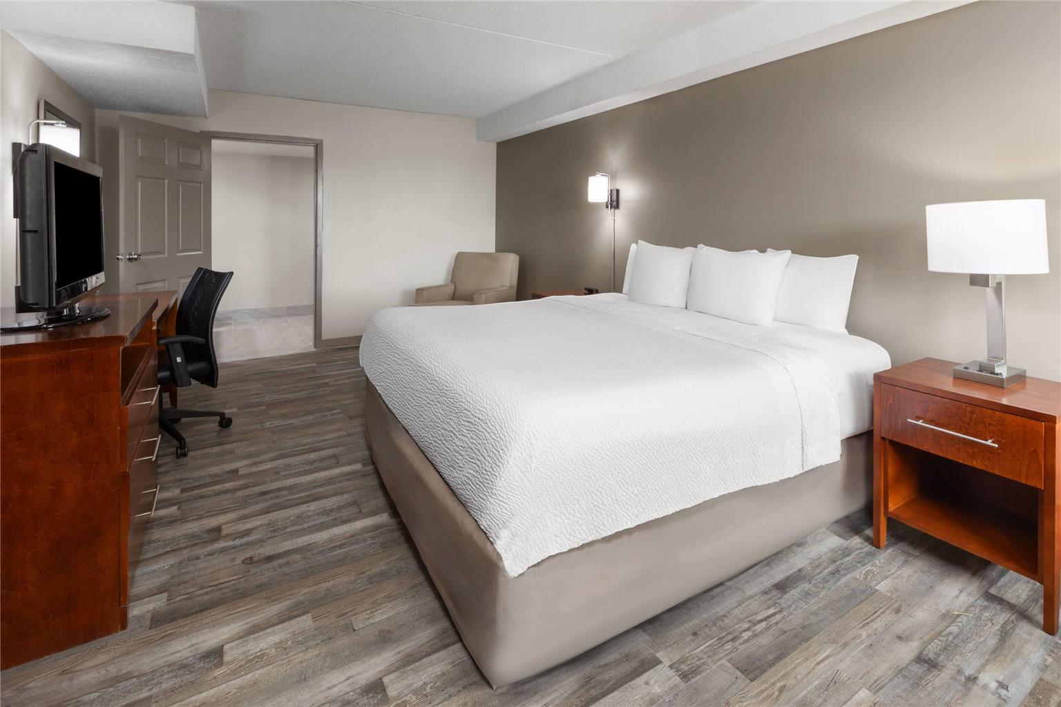 DAYS INN BY WYNDHAM, DUMFRIES QUANT-guestroom-Guest Room,On-Site.jpg