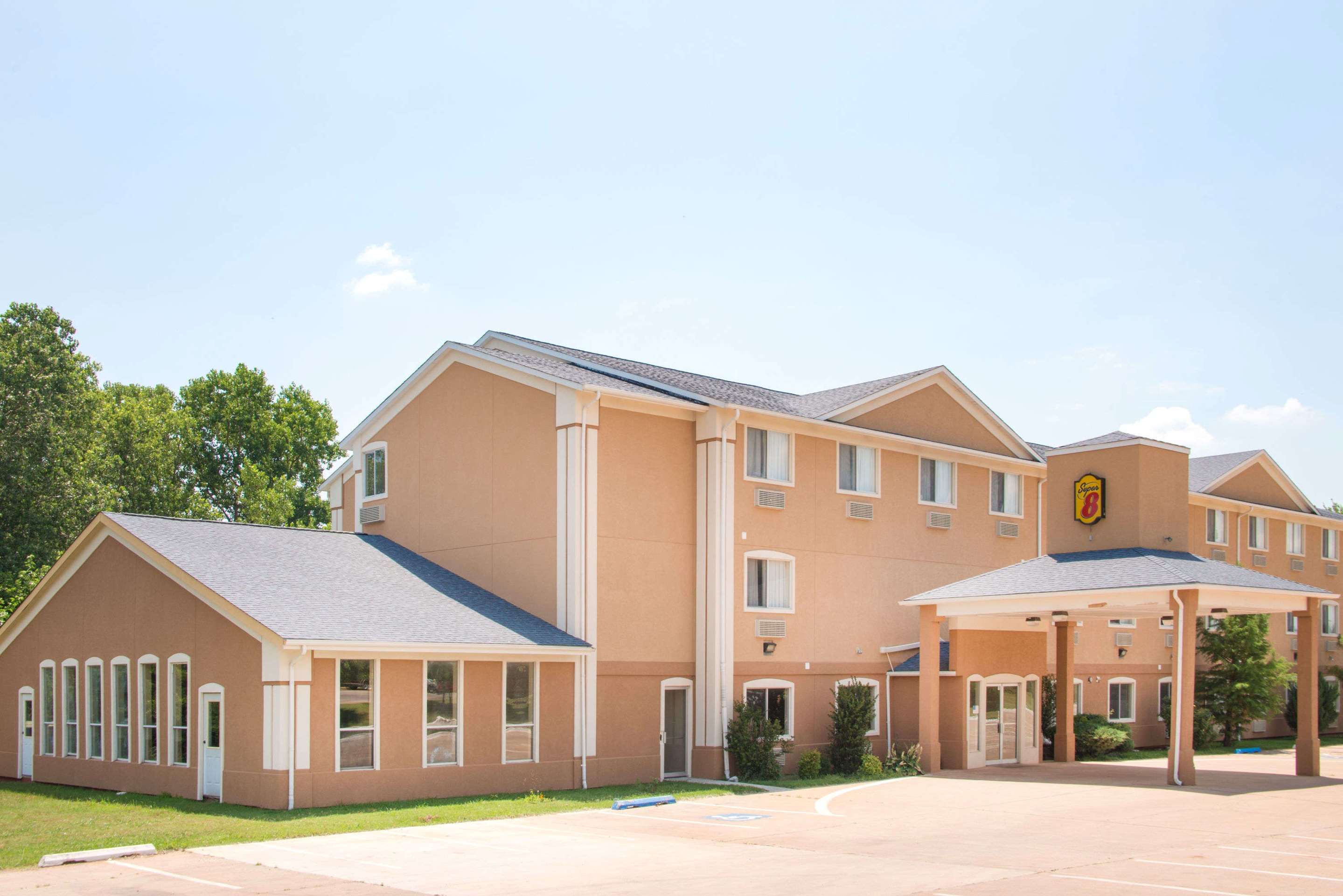 Exterior | Super 8 by Wyndham Perry