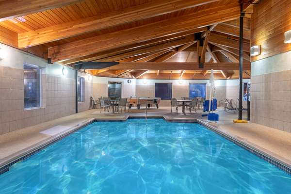 Pool - Days Inn Faribault