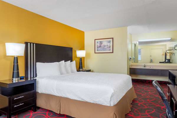  - Travelodge Richmond - I-70, Exit 156