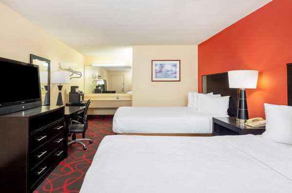  - Travelodge Richmond - I-70, Exit 156