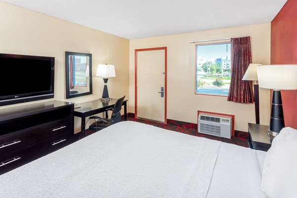  - Travelodge Richmond - I-70, Exit 156