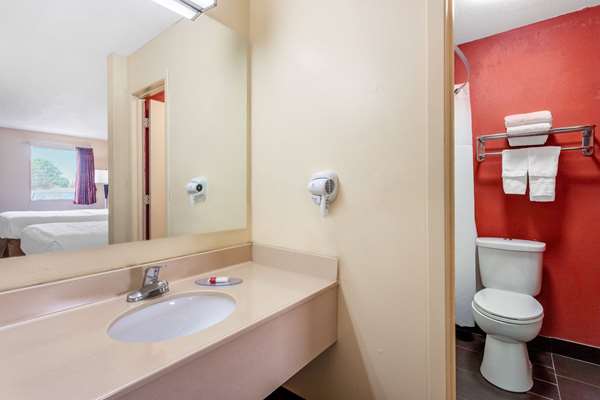 - Travelodge Richmond - I-70, Exit 156