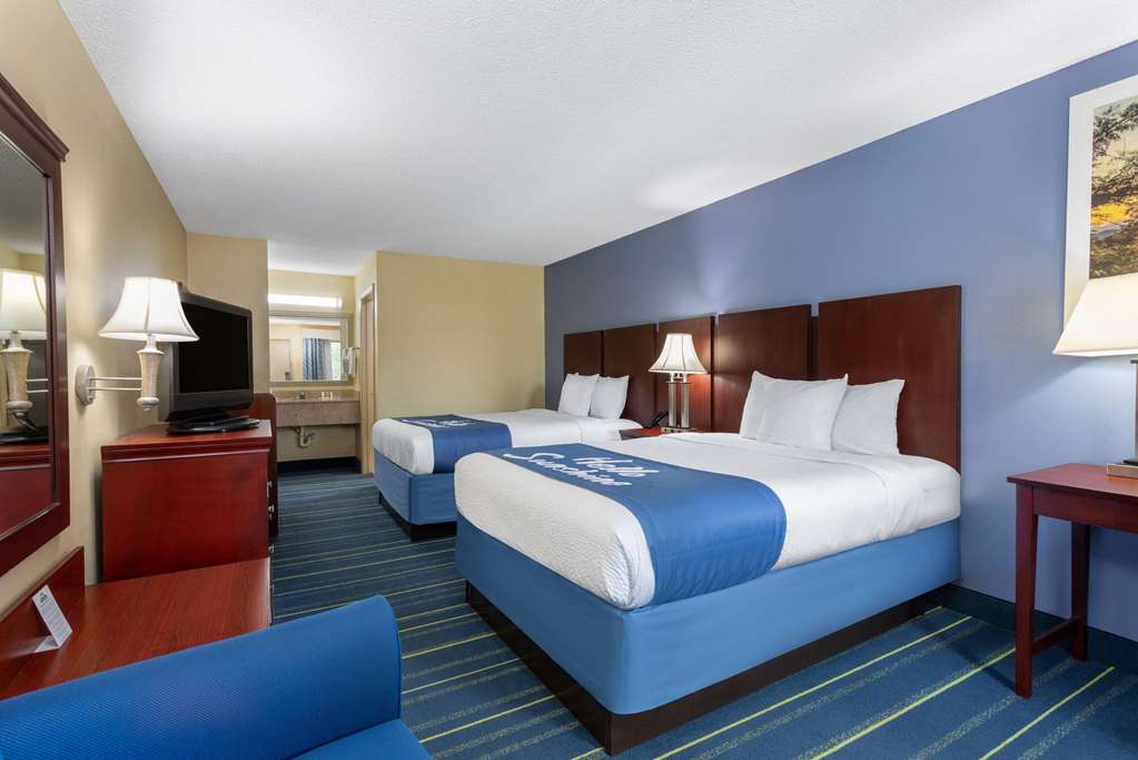 DAYS INN CHIPLEY-guestroom-Guest Room,On-Site.jpg