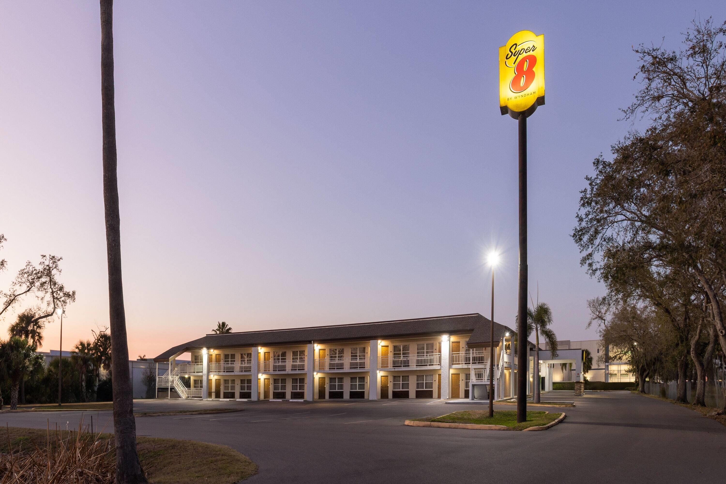Exterior | Super 8 by Wyndham Ellenton Bradenton Area
