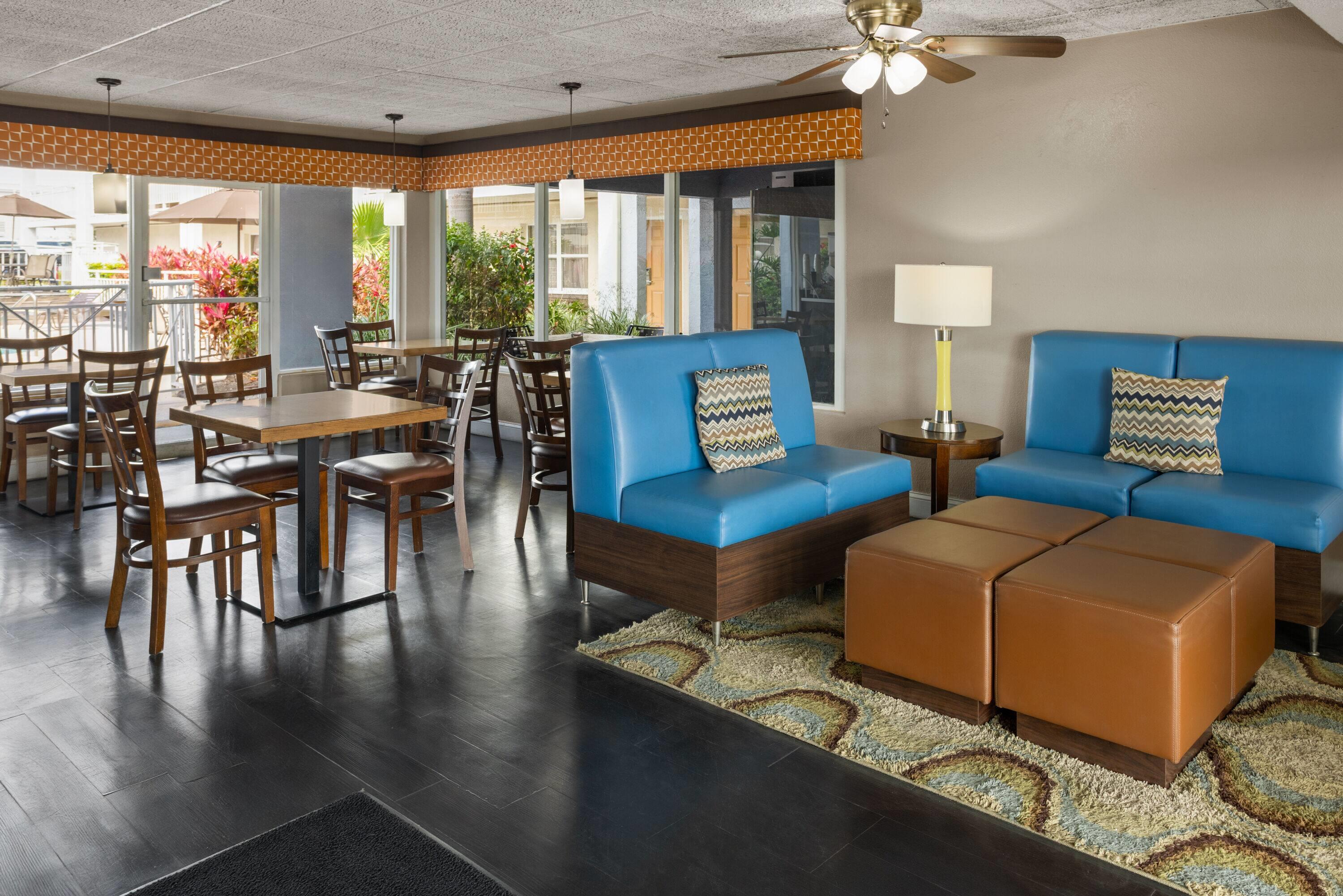 Lobby | Super 8 by Wyndham Ellenton Bradenton Area