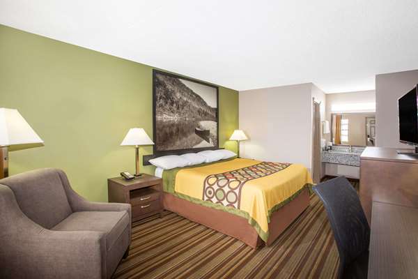  - Super 8 Hotel Springdale - I-49, Exit 72