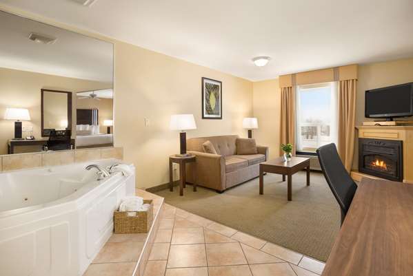 Suite - Ramada Limited Hotel Golden