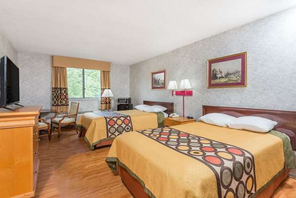  - Super 8 Hotel Hancock