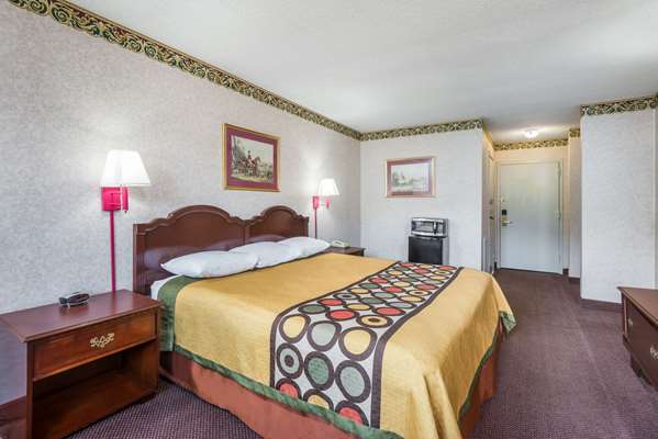  - Super 8 Hotel Hancock