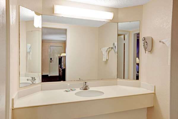  - Travelodge Northwest Richland Hills