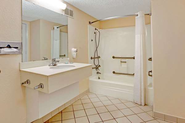  - Travelodge Northwest Richland Hills