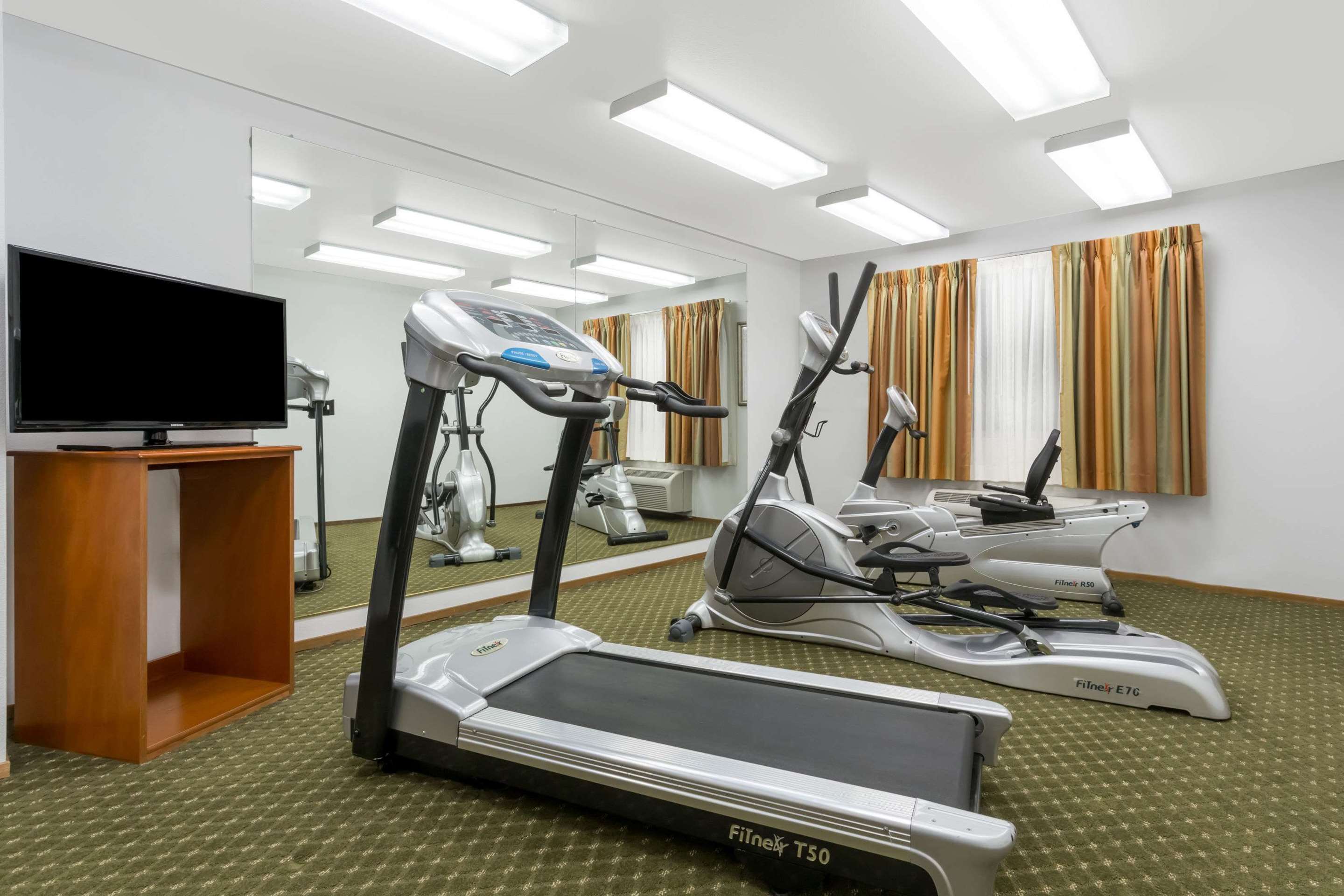 Health club | Super 8 by Wyndham Cloverdale Wine Country
