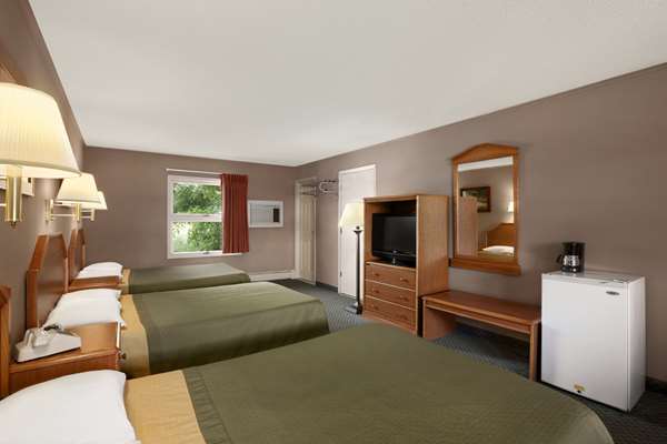  - Super 8 Motel Downtown Lake George