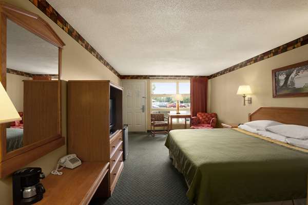  - Super 8 Motel Downtown Lake George