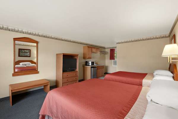 Suite - Super 8 Motel Downtown Lake George